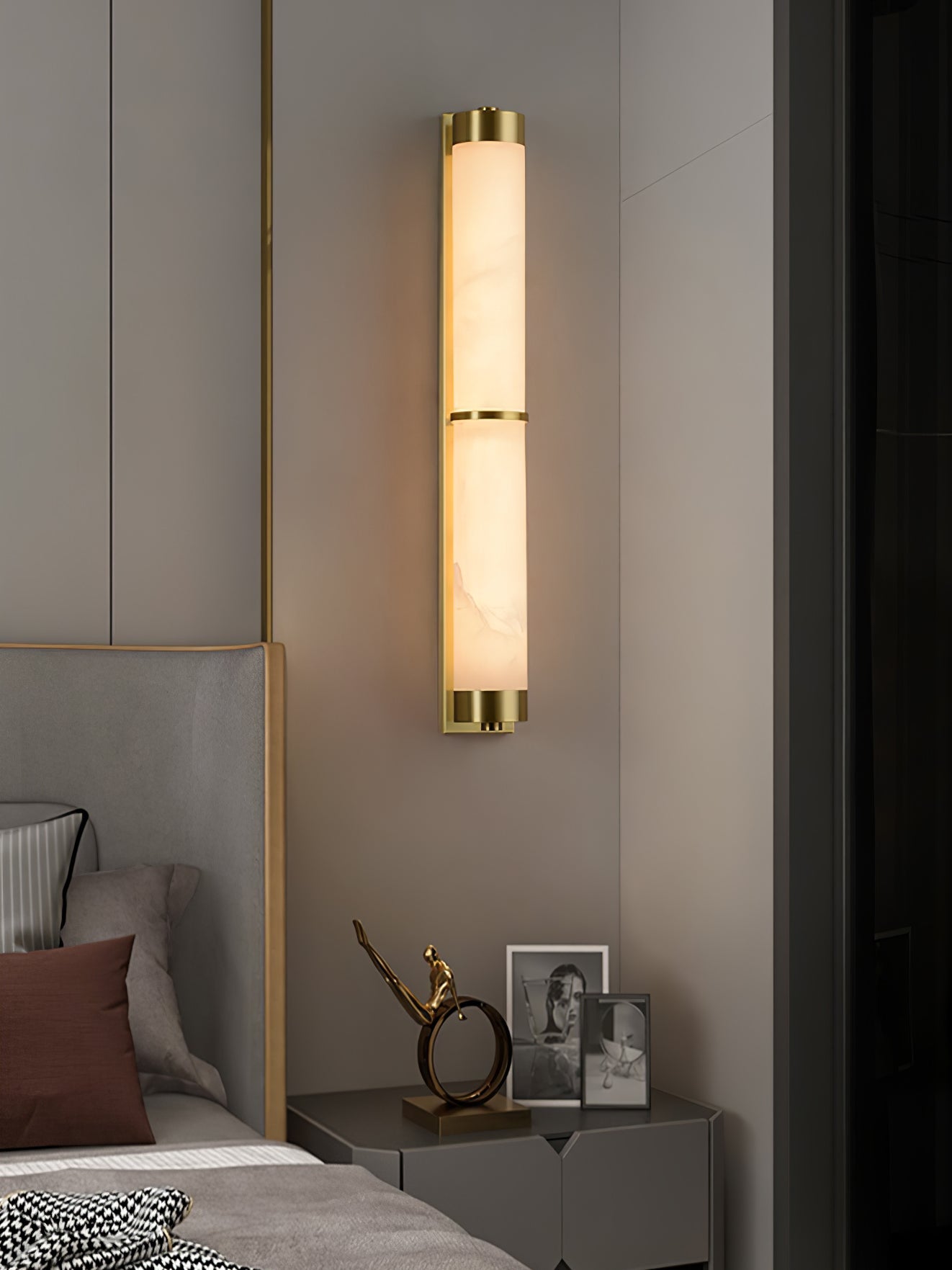 Alabaster Cylindra Brass Wall Light