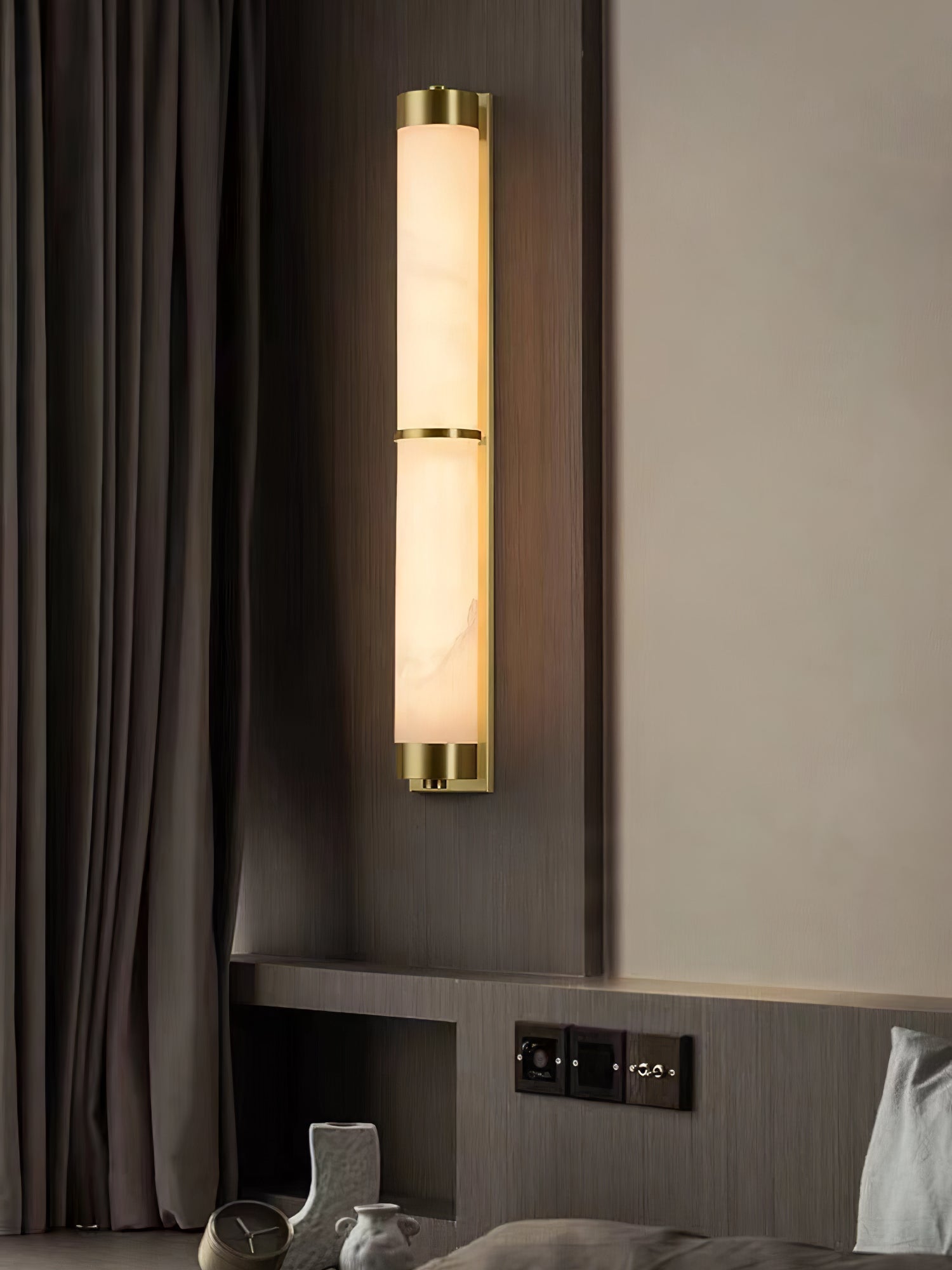 Alabaster Cylindra Brass Wall Light